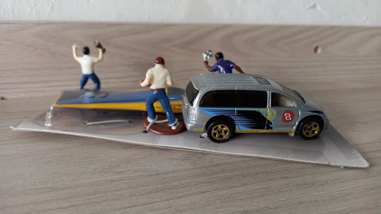 Hot Wheels Solar e Van Com 3 Personagens.  - Foto 5