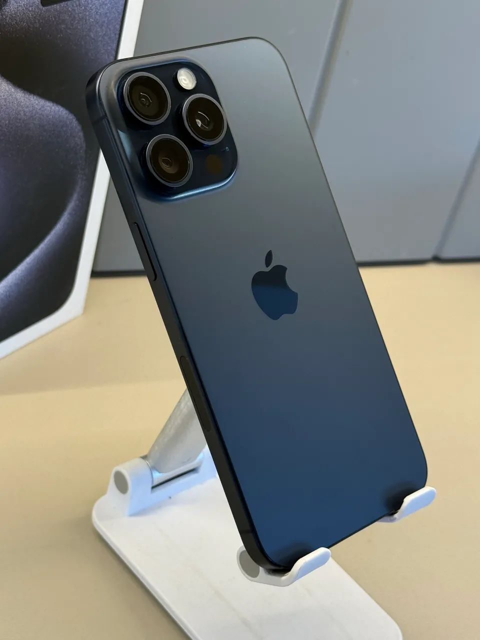 iPhone 15 pro Max 256gb Azul Titânio Semi Novo | Loja Física