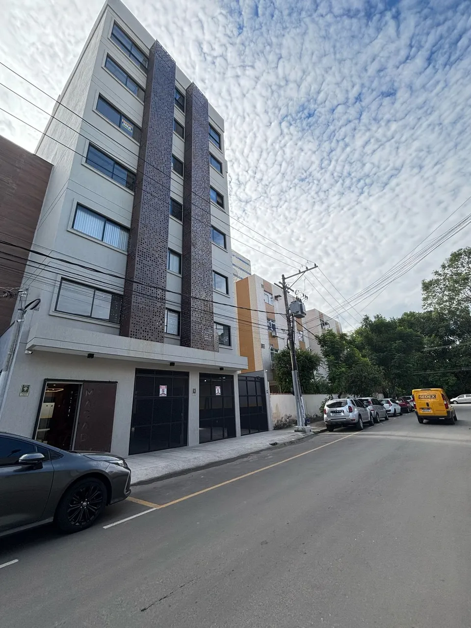 SALA REFORMADA E COM MEZANINO FEITO PONTO COMERCIAL NO ATERRADO
