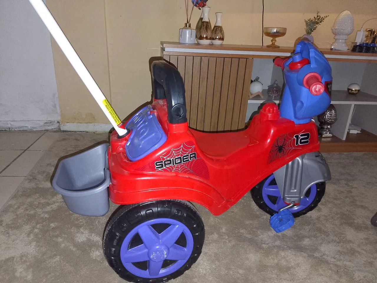 Motoca Infantil - Spiderman - Azul e Vermelho - Foto 3