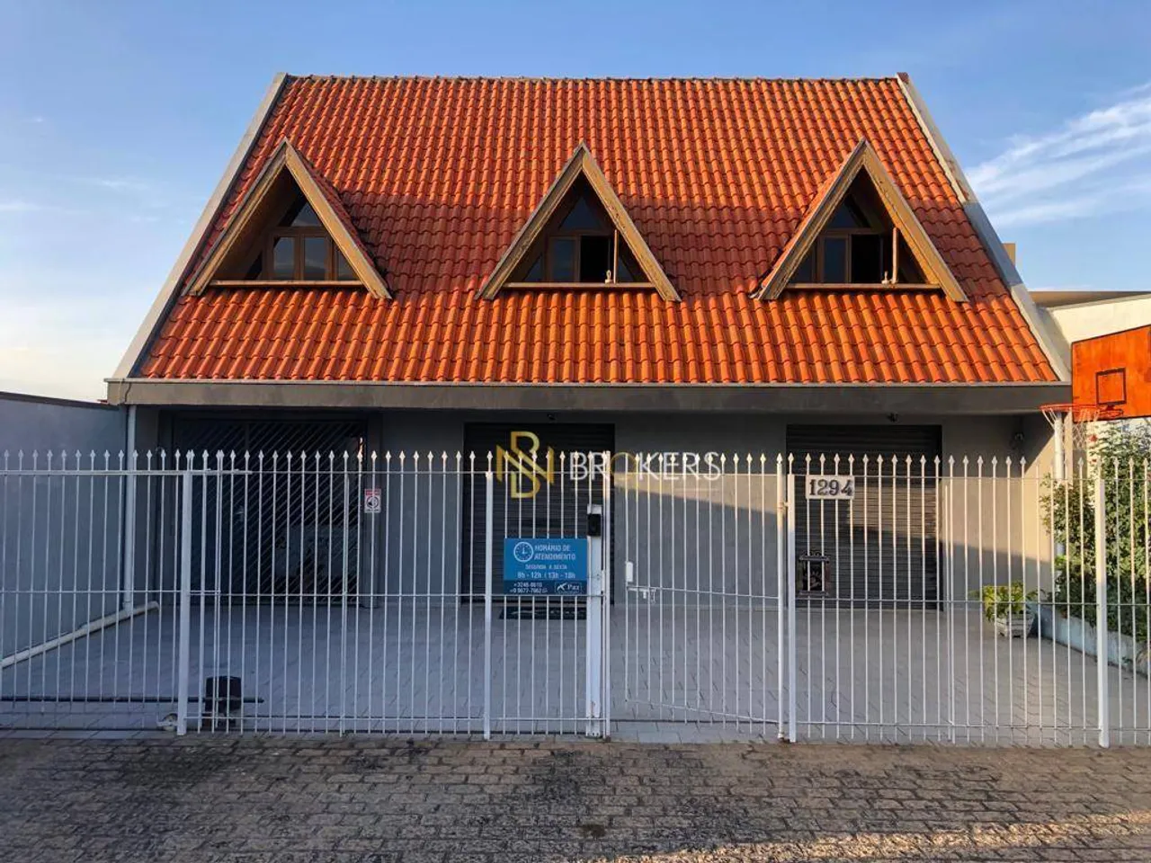 Sobrado com 5 dormitórios à venda, 218 m² por R$ 1.250.000,00 - Novo Mundo - Curitiba/PR