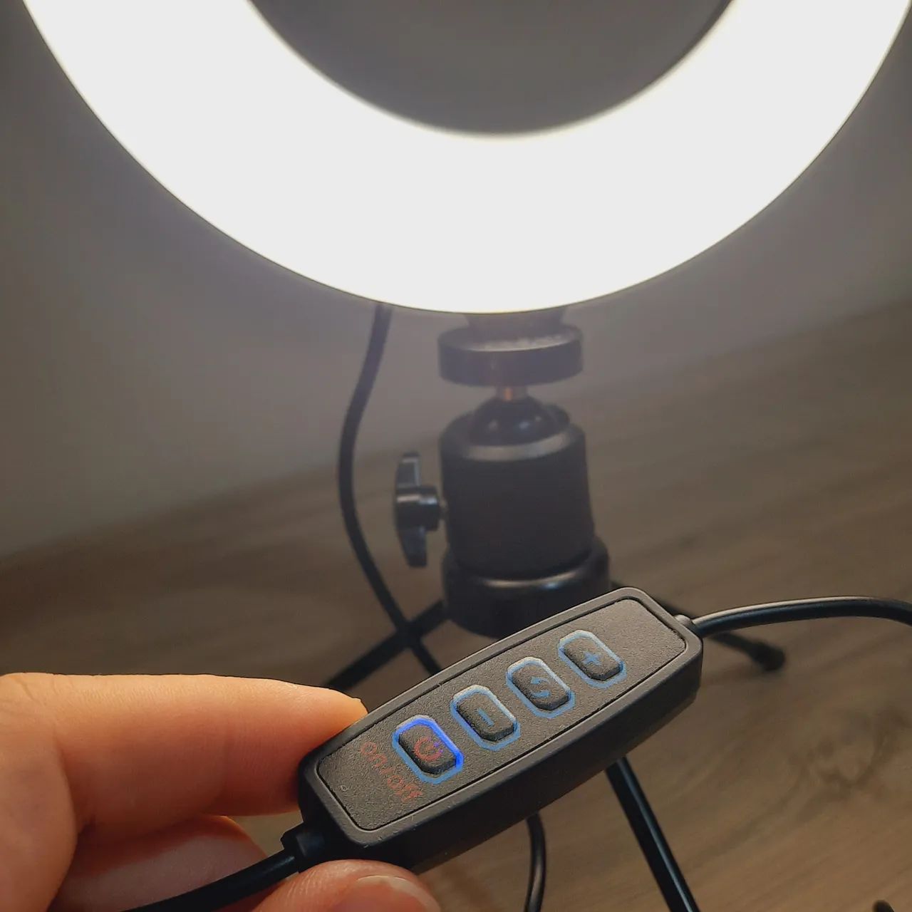 RING LIGHT PEQUENO COM 3 TONS DE LUZ. - Foto 4