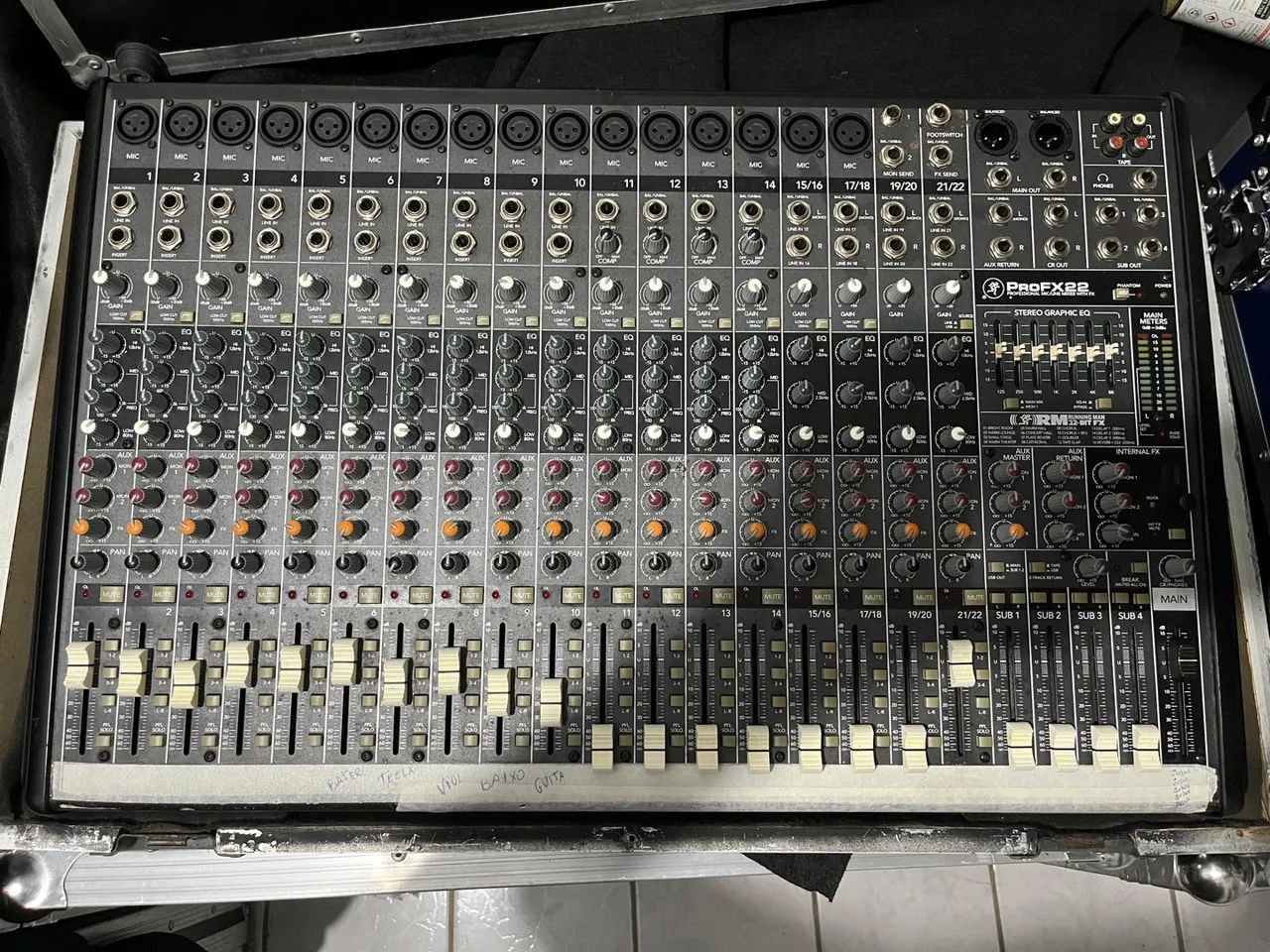 Mesa de Som Mackie ProFX22