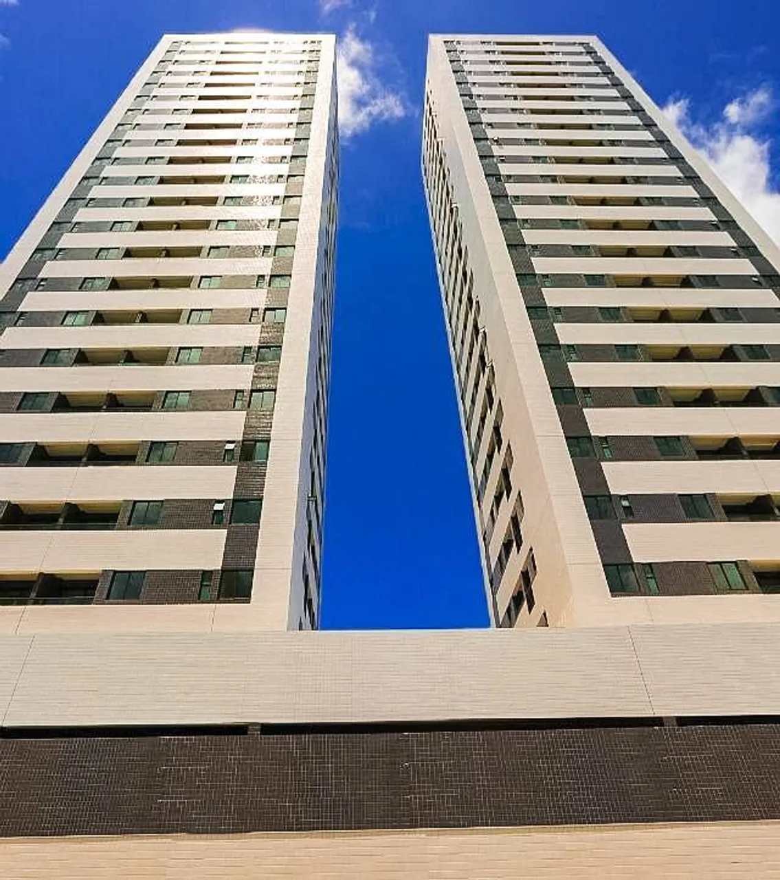 Apartamento com 2 Quarto(s) e 2 banheiro(s) para Alugar, 55 m² por R$ 2030 / Mês