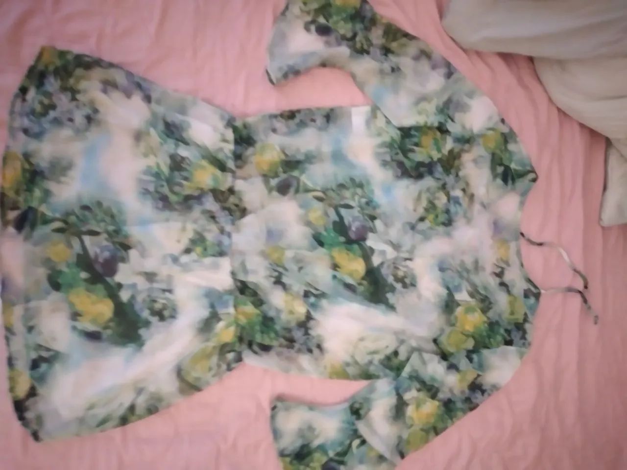 Vestido Floral Leve com Mangas - Foto 2
