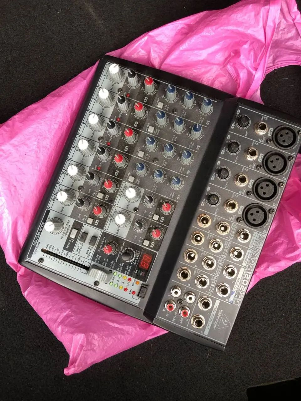 Mesa de Som Behringer Xenyx 1202FX - Foto 2