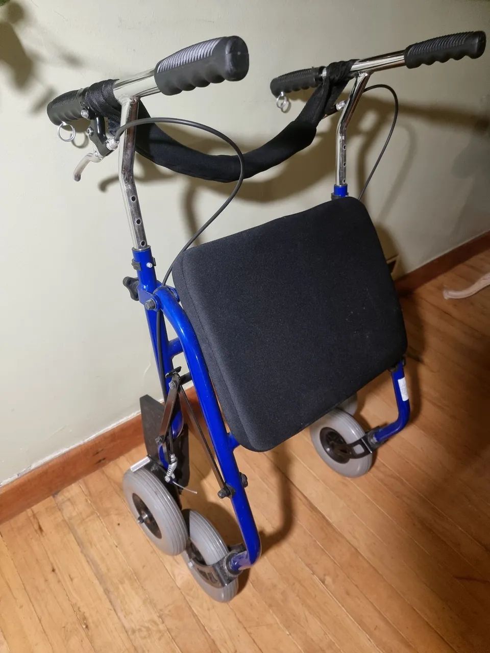 Andador com assento e freio, produto perfeito de excelente qualidade - Foto 4