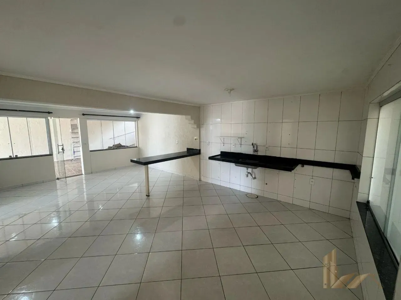 CASA TÉRREA ENTRADA INDEPENDENTE 3 QUARTOS (01 EXTERNO) R$2.400,00/MÊS - SÃO JOÃOBATISTA -