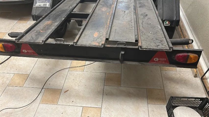 Carretinha para até 3 moto marca Guedes seminova - Foto 2