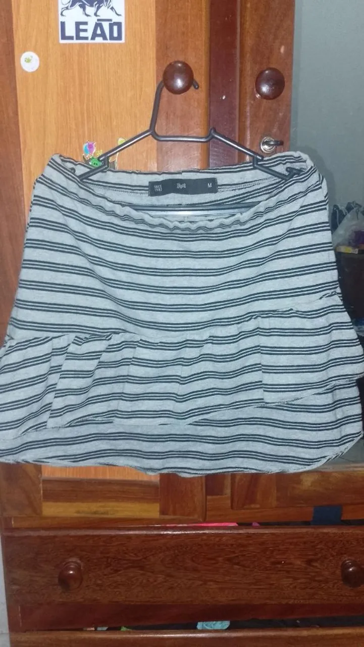 Minissaia listrada com babado