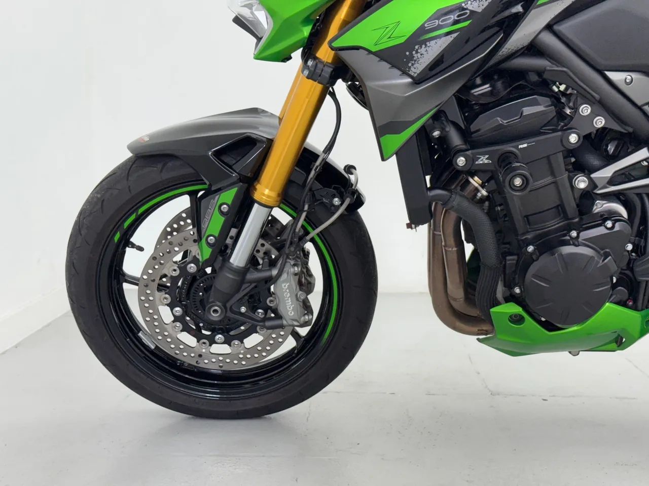 KAWASAKI Z900 R EDITION 2023 - 3.950 KM - ACESSÓRIOS  - Foto 4