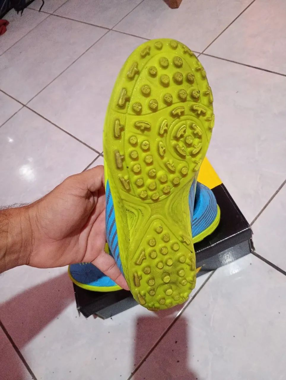 Chuteira Dray Azul com Detalhes em Verde - jogado apenas 3 jogo Tamanho 41 - Foto 2