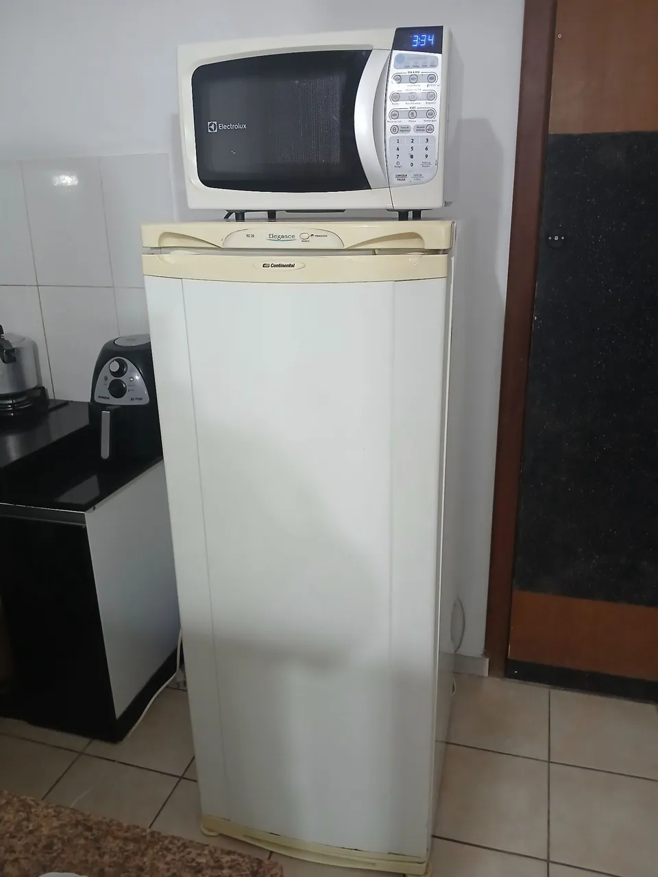Geladeira Continental Elegance e micro-ondas 1000 TUDO RETIRAR NO BAIRRO UNIÃO!!