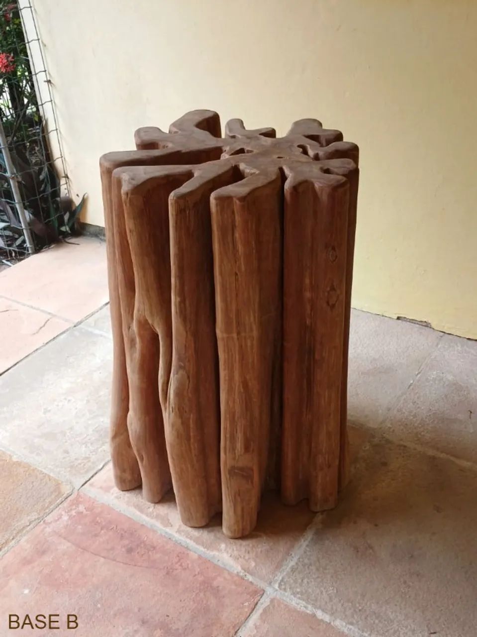 Mesa de jantar com bases em tronco de guarantã e tampo de vidro - Foto 5