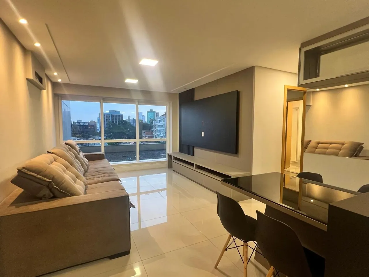 Apartamento de 80 m2, 2 suítes com vaga coberta no bairro Petrópolis a venda.