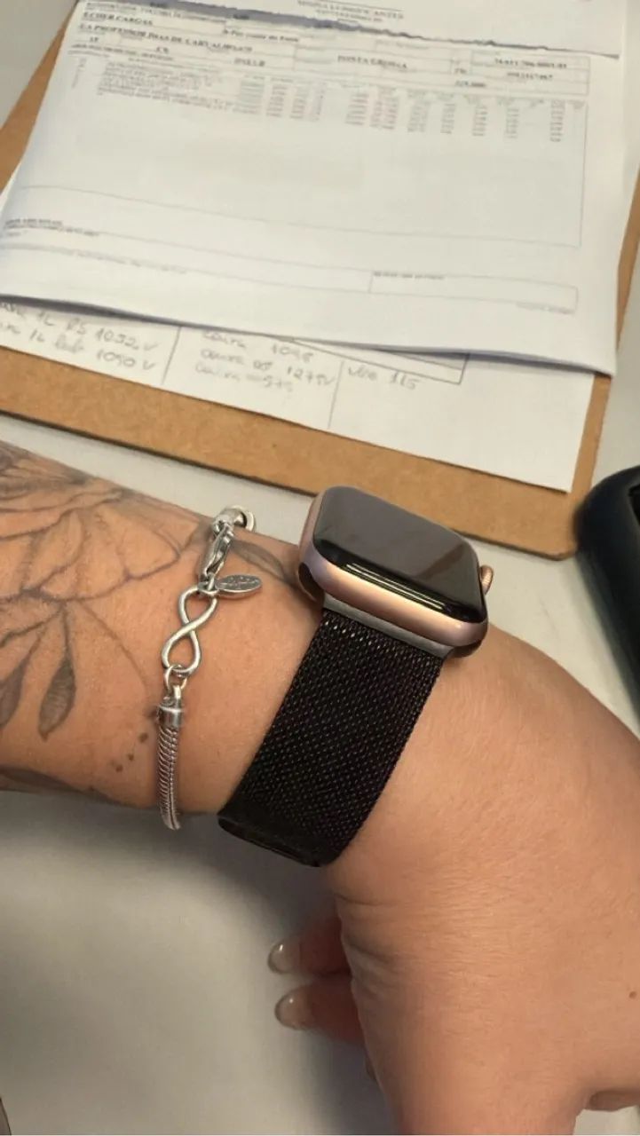 Apple Watch Series 6 40mm Gold Aluminum Case - Foto 4