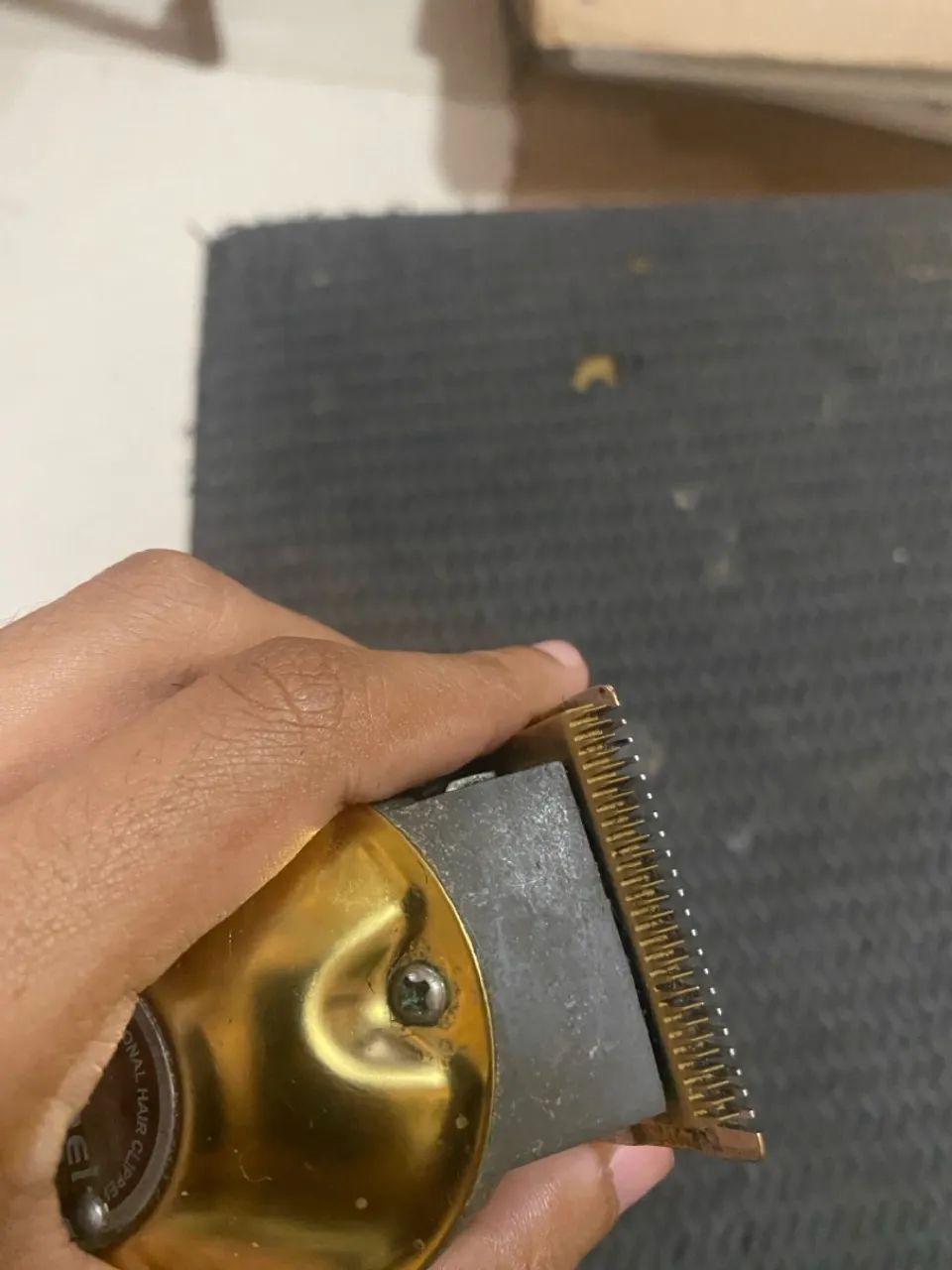 Máquina de Cortar Cabelo Profissional Dourada - Foto 2