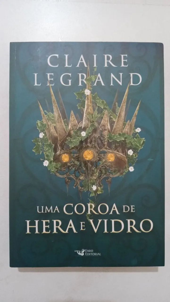 Uma Coroa de Hera e Vidro - Claire Legrand