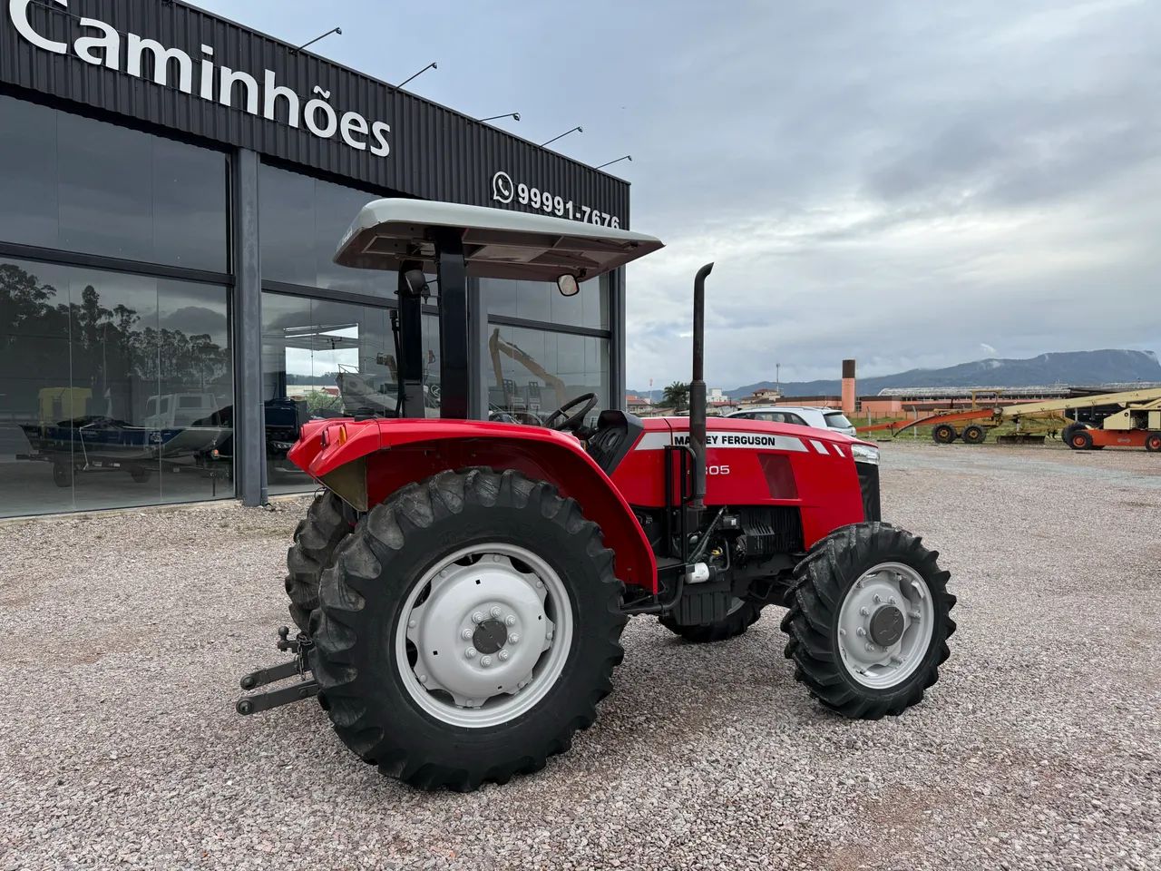 Trator mf 4305 4x4 