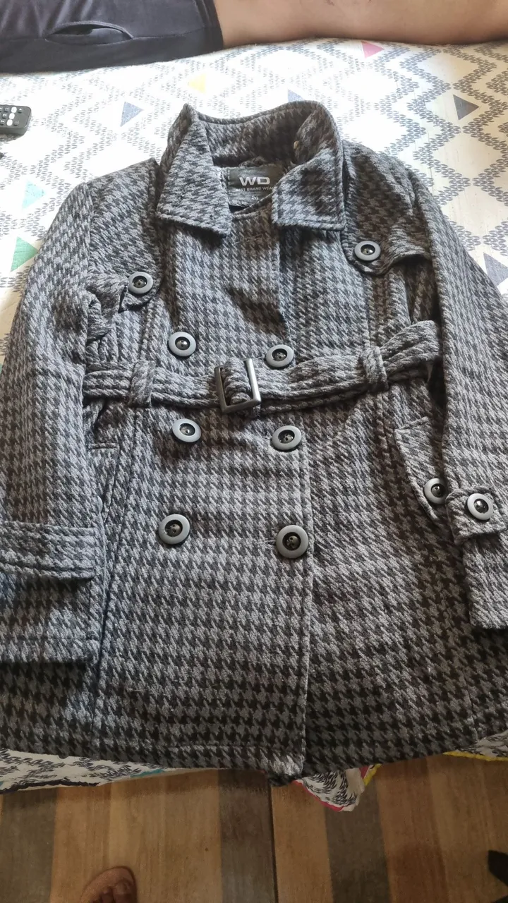 Casaco Feminino Cinza,marrom e preto.