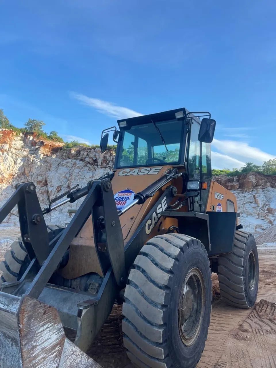 Pá carregadeira Case W20F - Potência e Eficiência - Foto 4