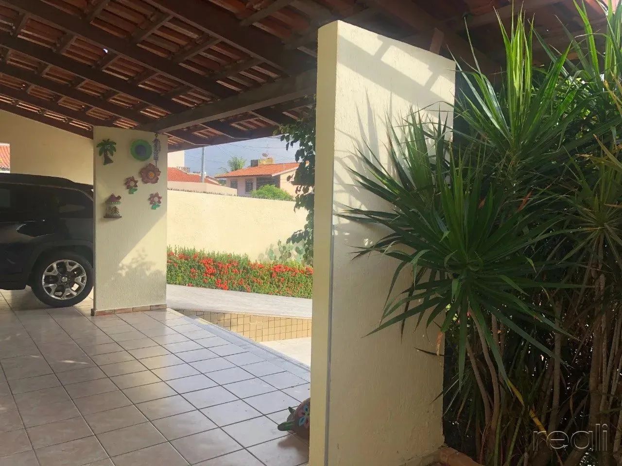 Casa Duplex no Cambeba | 250 m² | 03 Suítes | 06 Vagas - Foto 3
