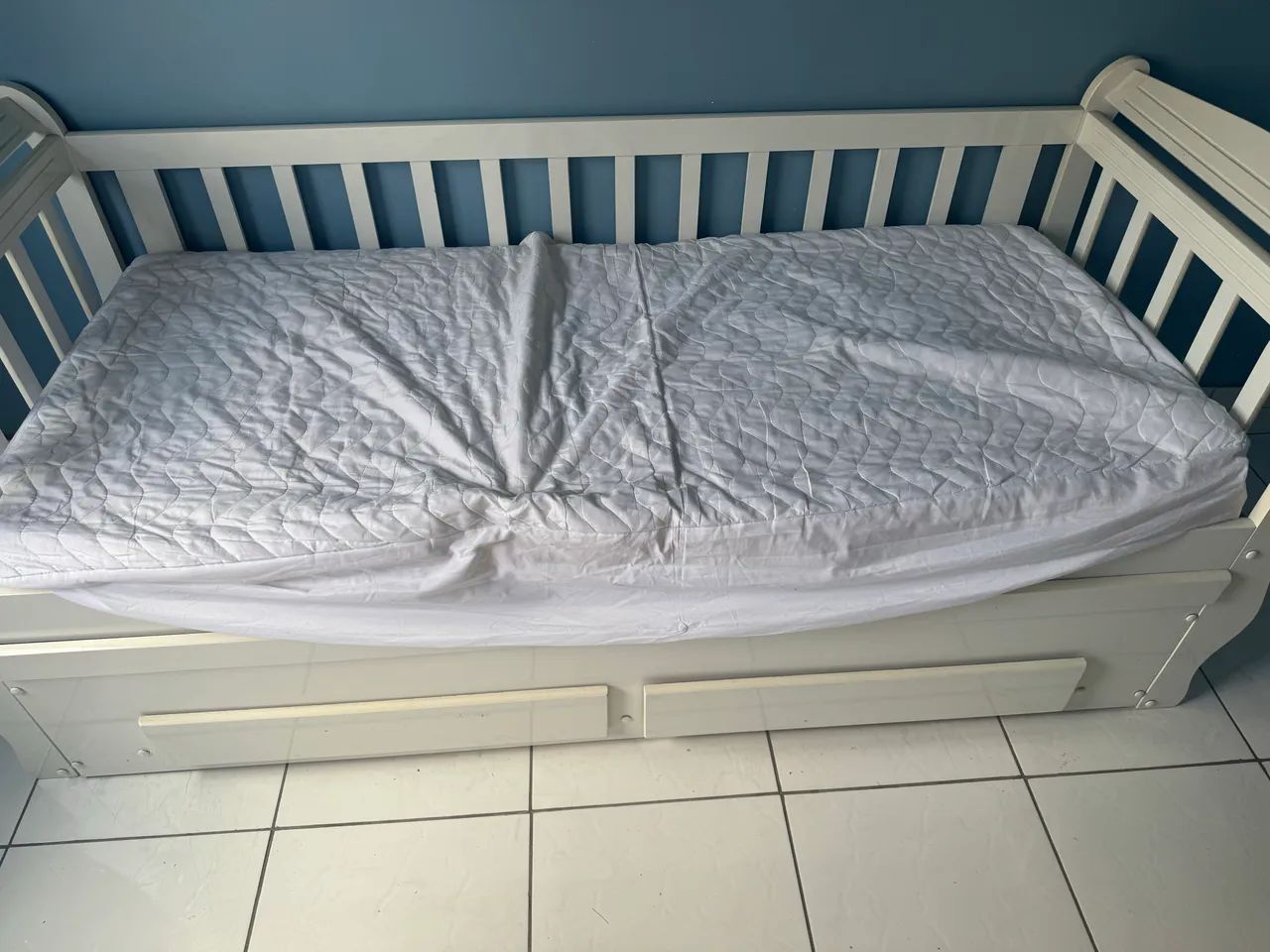 Cama + auxiliar sem colchões 