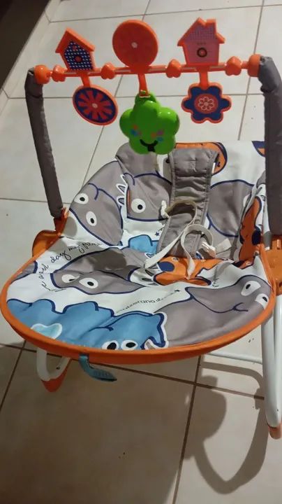 Bebê conforto e cadeira de descanso 