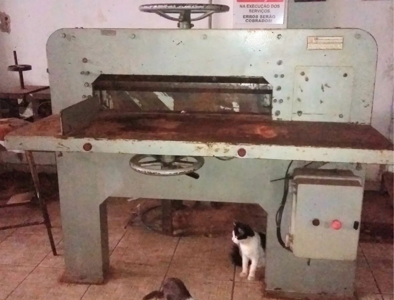 Guilhotina Industrial automática