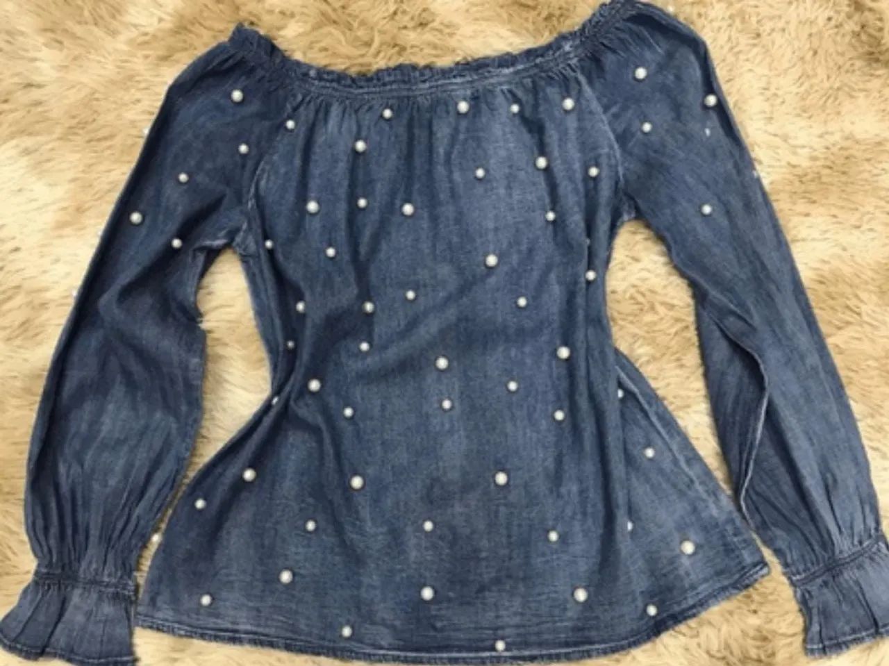 Blusa Jeans Off Shoulder com Pérolas