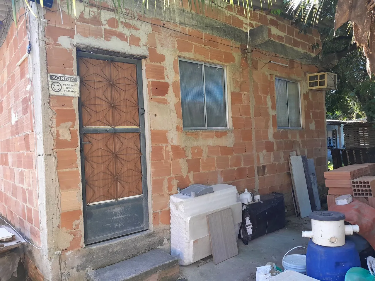VENDO OU TROCO CASA em TERRENO.