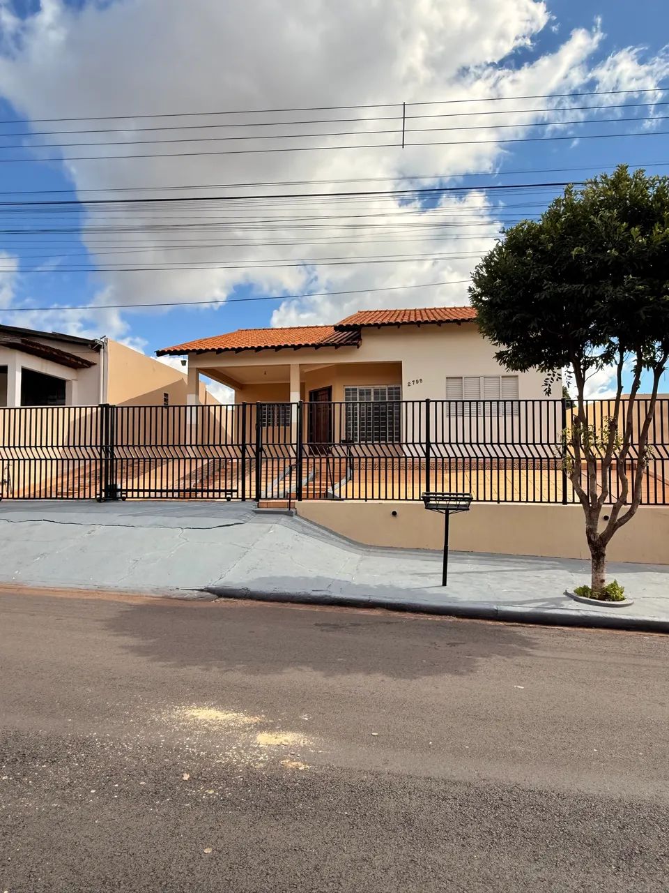 Vendo casa na região central de Paranavaí 