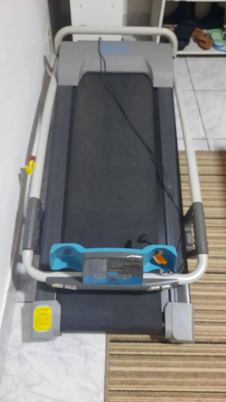 Esteira e prancha abdominal.