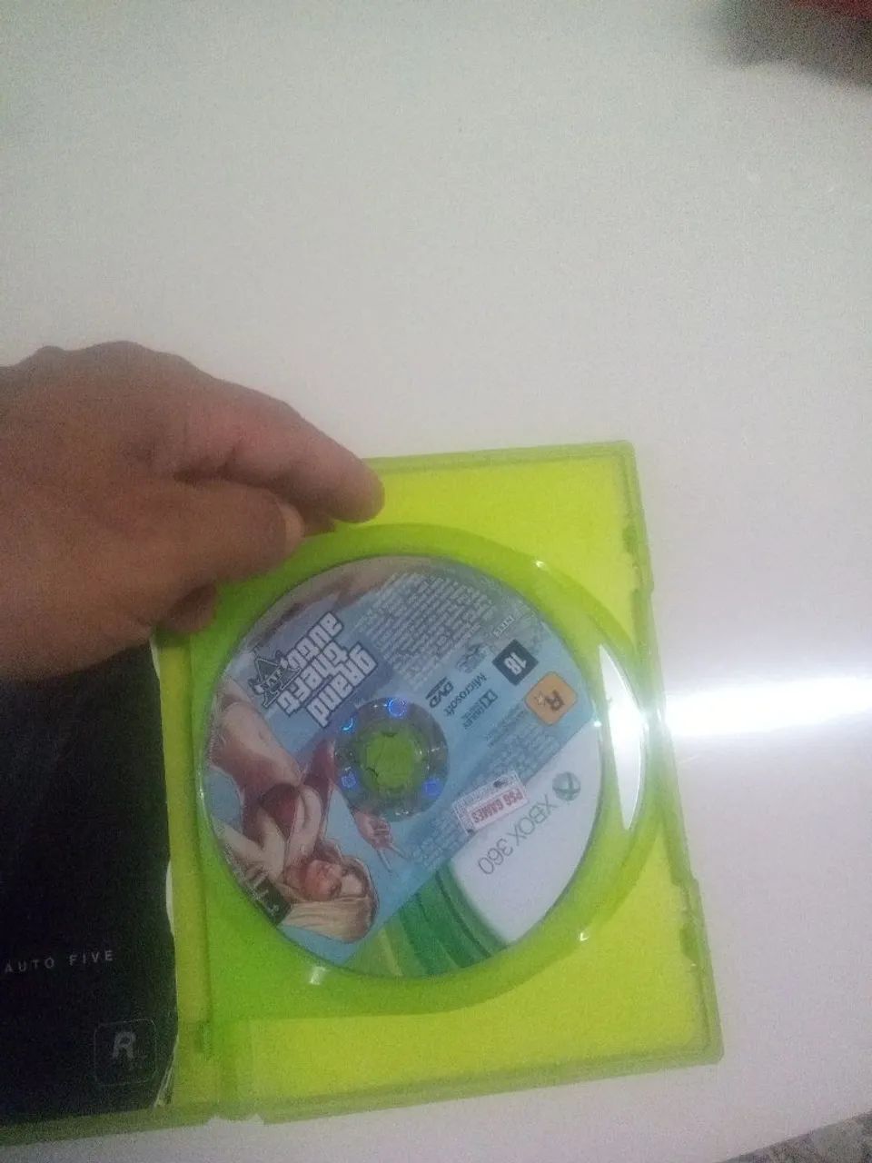 Jogo de Xbox 360 GTA 5 com o mapa e manual  - Foto 2