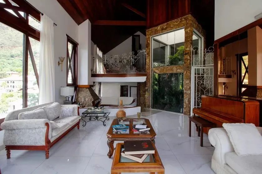 Casa à Venda - Mangabeiras, 6 Quartos, 170 m2