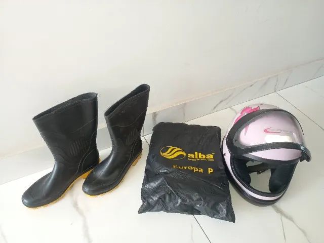 Capacete de moto + capa + bota.