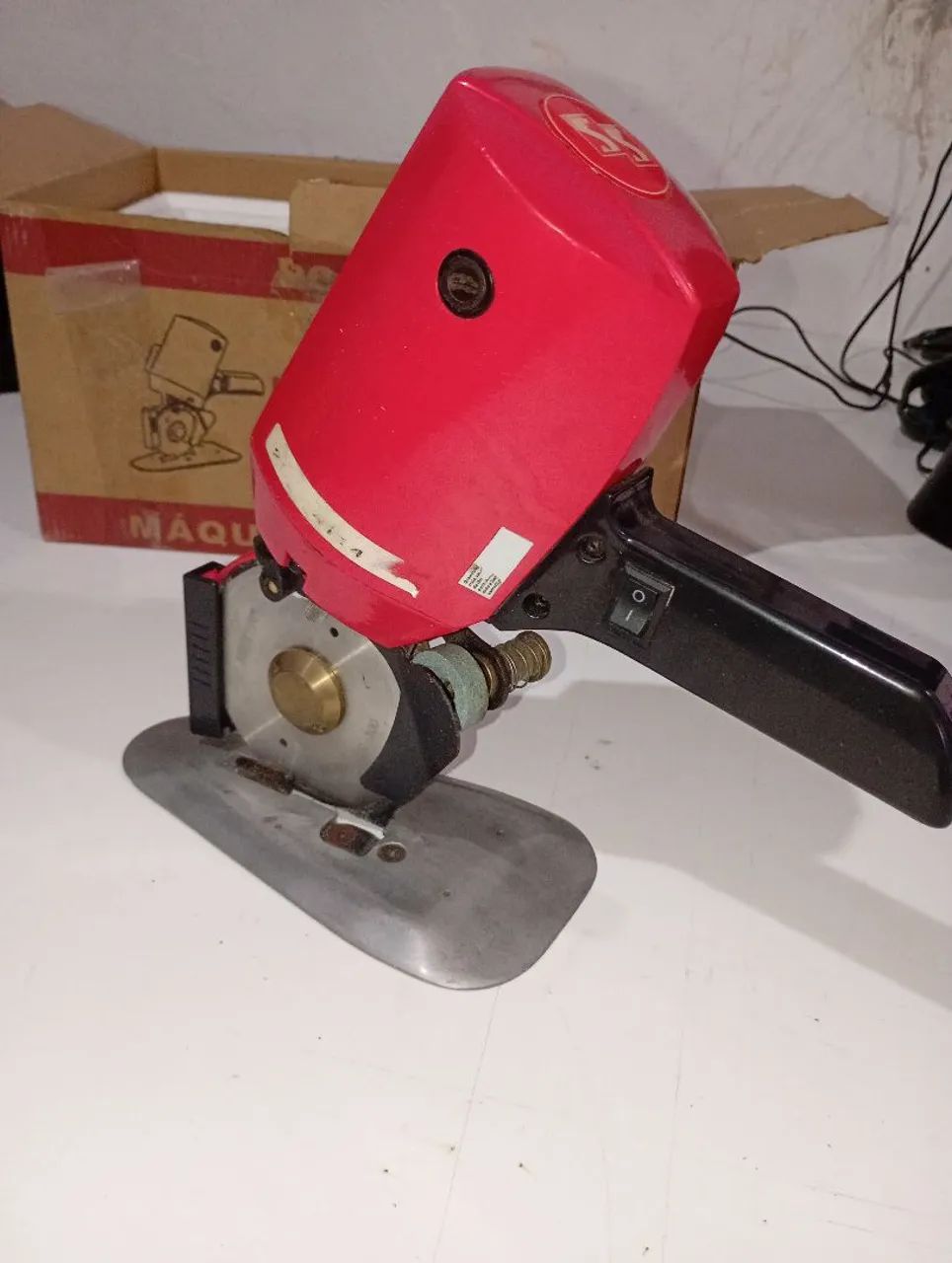Máquina de corte em tecido.