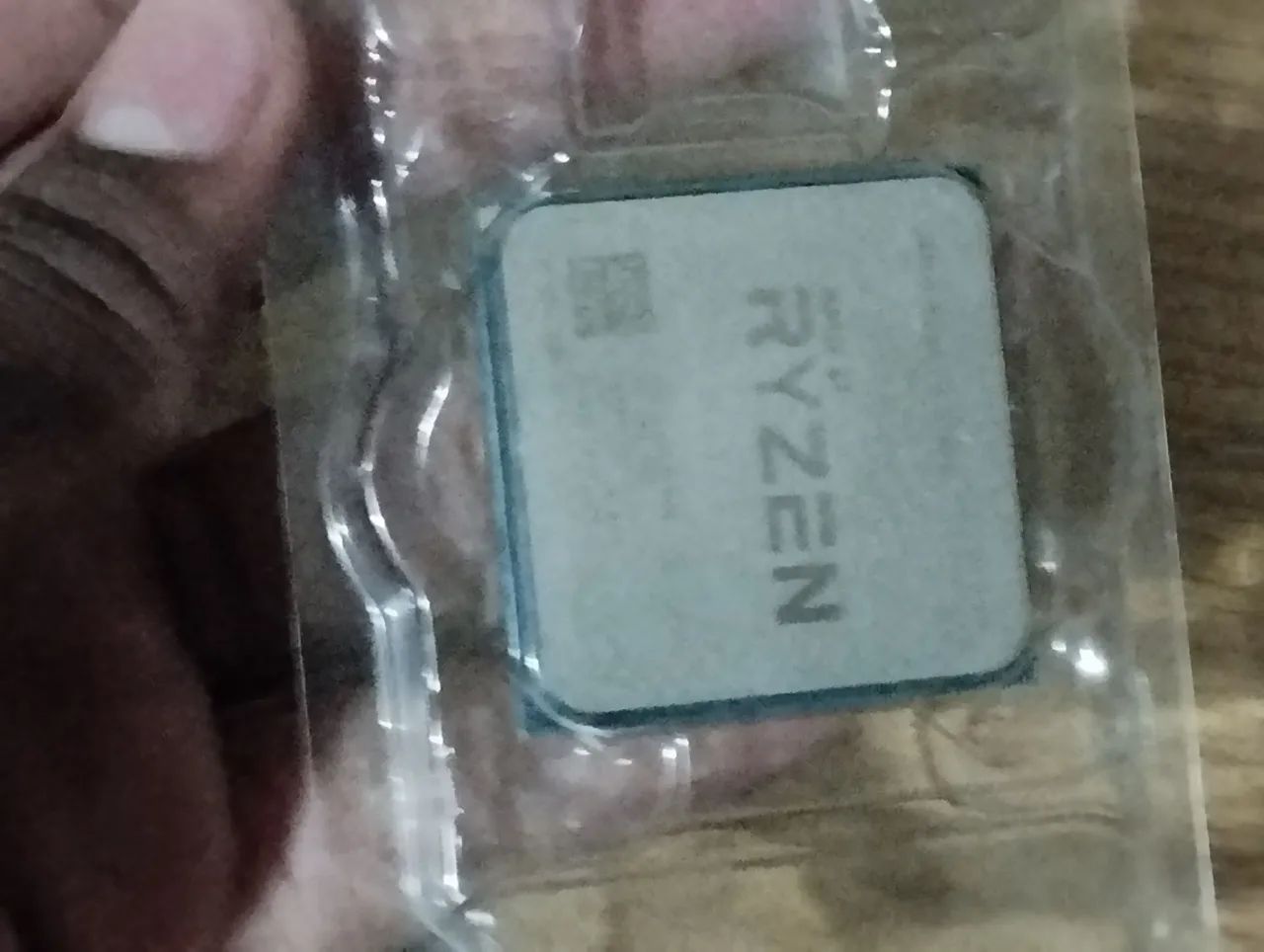 Vendo Ryzen 3 2200g - com alguns pinos tortos - Foto 4