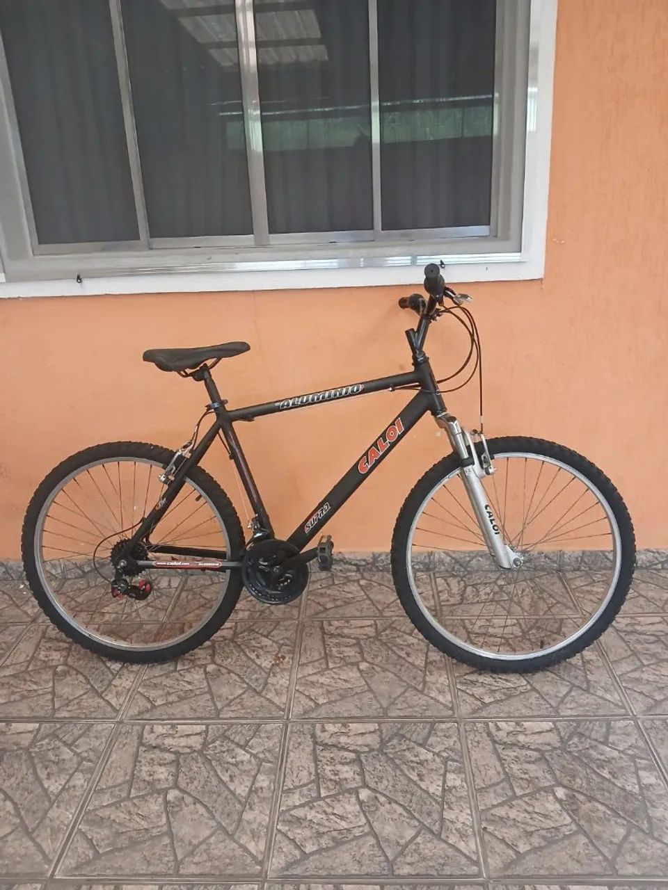 Vendo Bicicleta aro 26 com 21 marchas - Foto 2