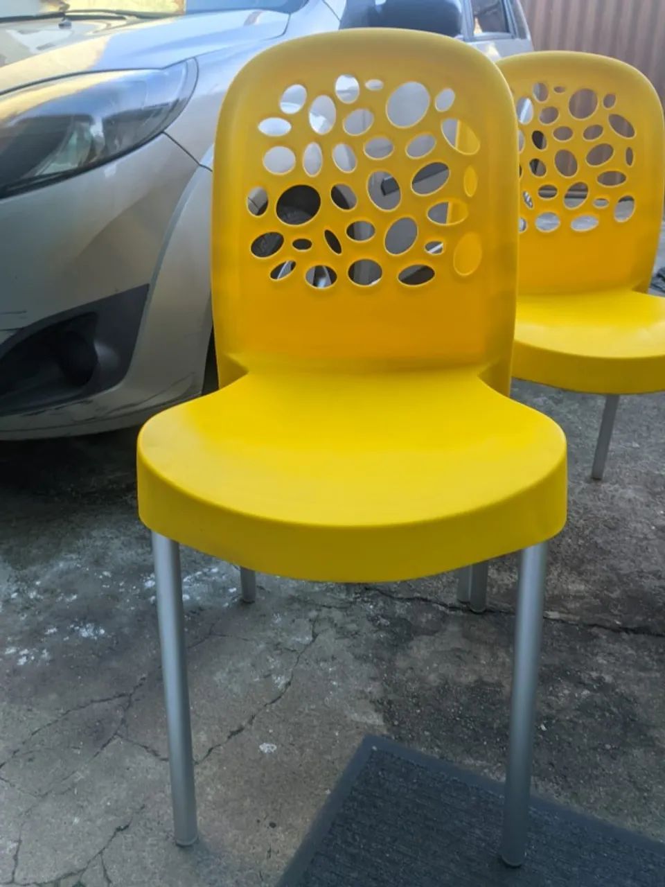 Kit com 4 cadeiras plastico - Foto 3
