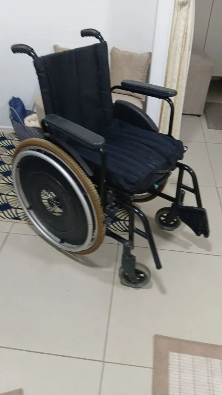 Cadeira de Rodas - Foto 4