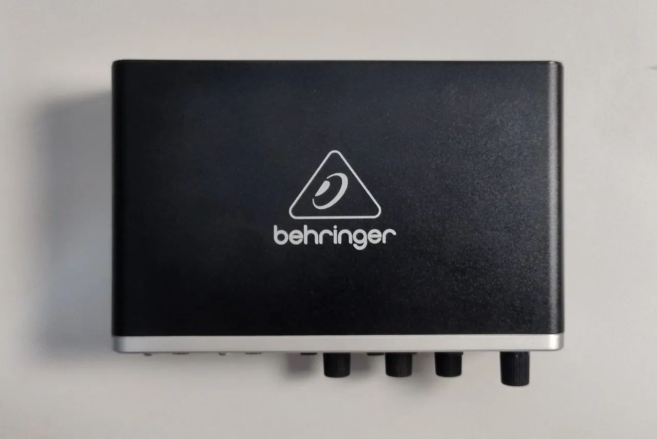 Interface de áudio Behringer U-Phoria UmC 202HD - Foto 3