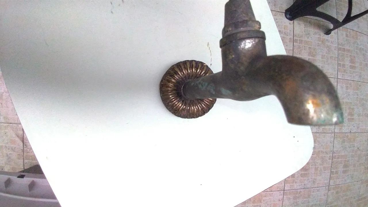 Torneira de metal antiga  - Foto 4
