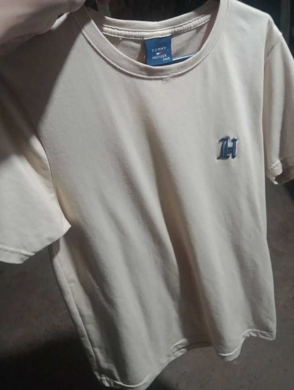 Camiseta Tommy hilfiger semi-nova de algodão - Foto 3