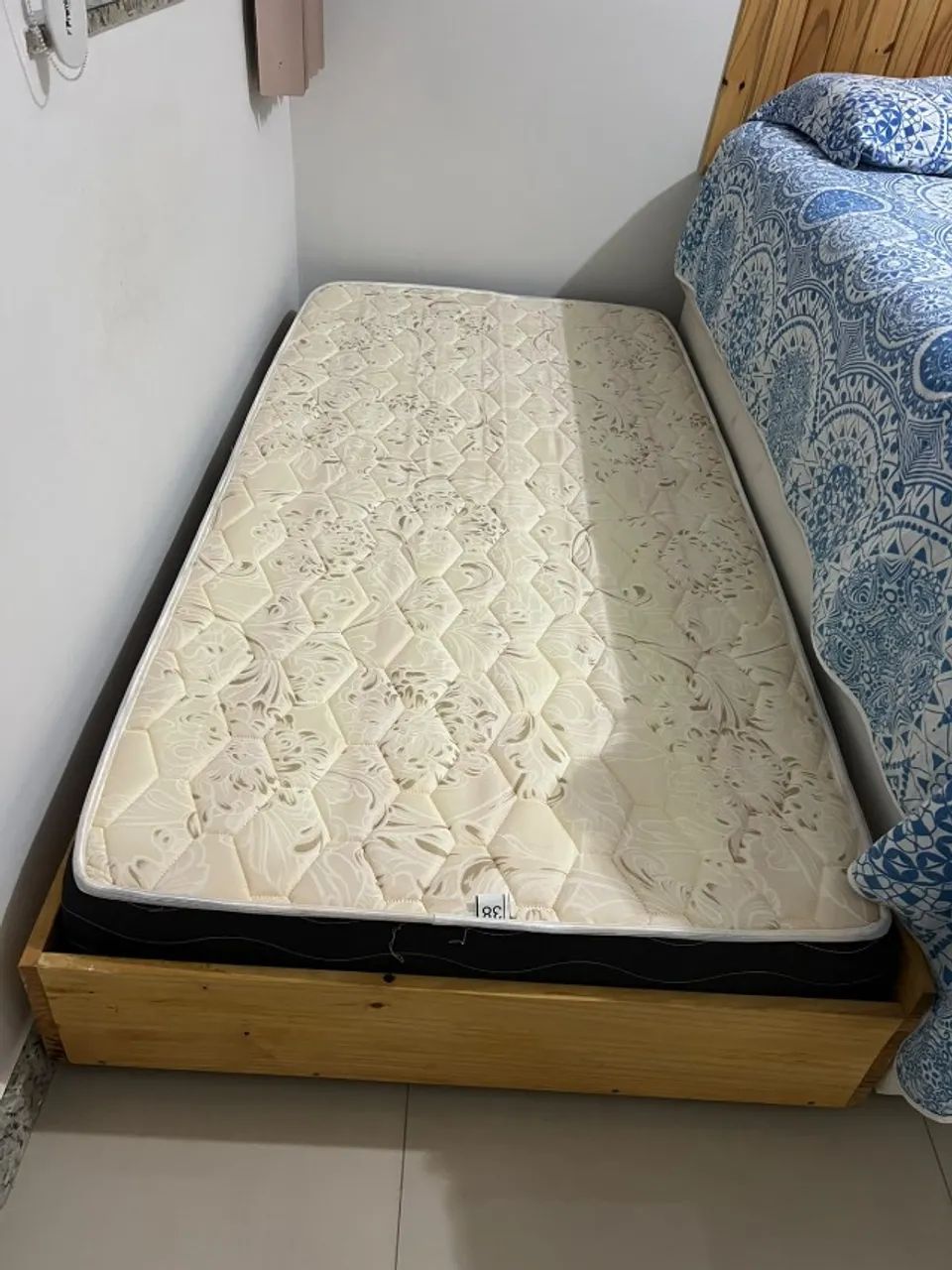 Cama de paletes com colchão - Foto 4