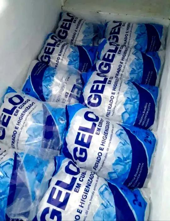 Gelo em cubo 