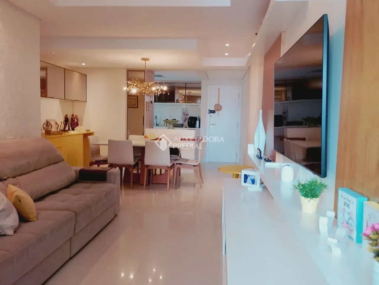 Apartamento com três quartos, sendo uma suíte, mais um escritório no Itacorubi - Foto 5
