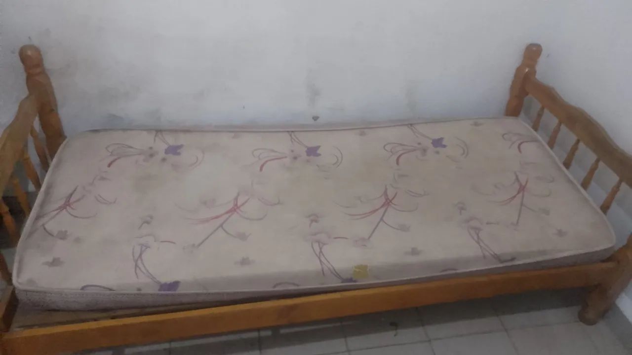 Cama Solteiro+ colchão 