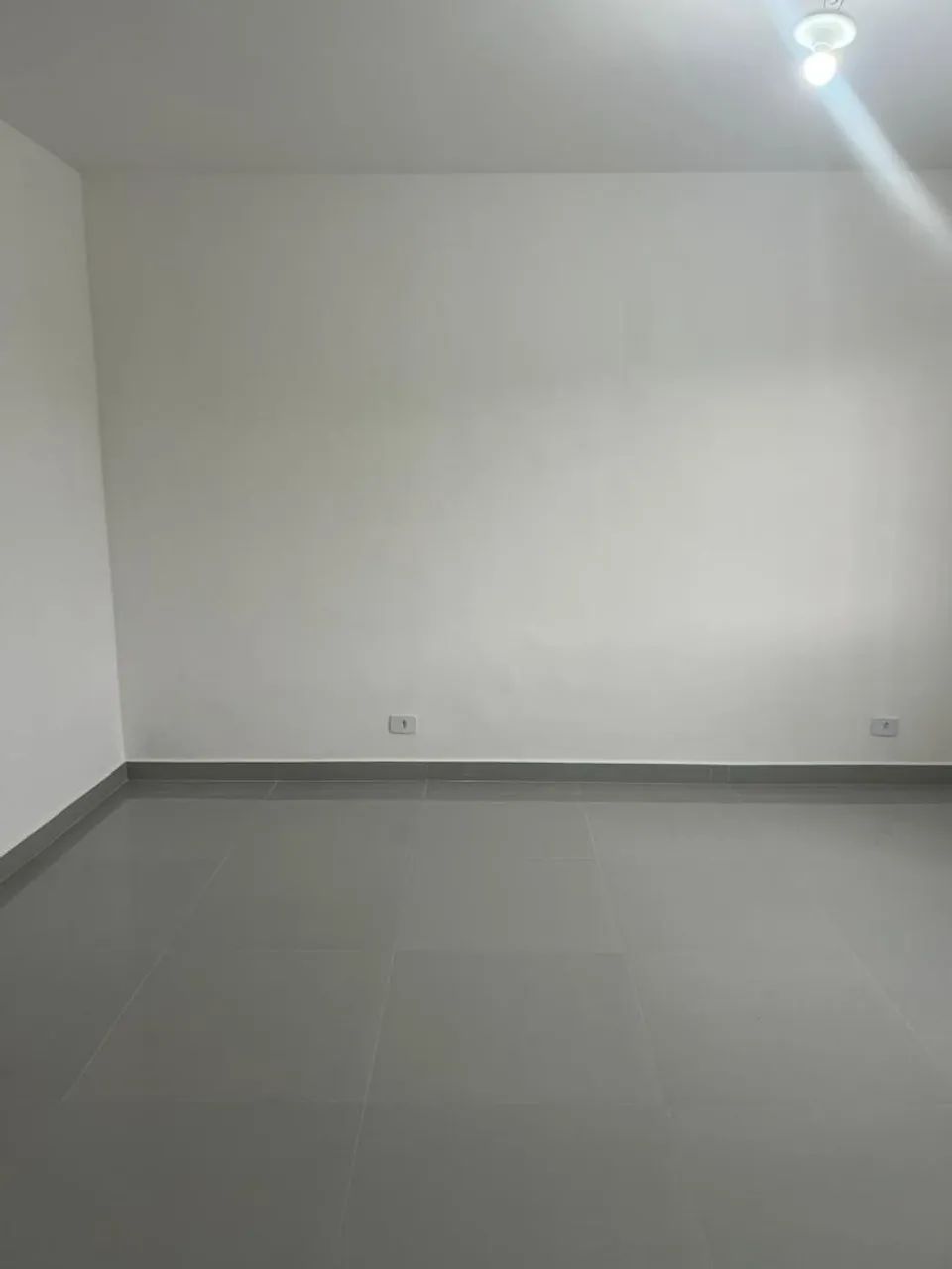 Alugo casa de 4 cômodos mais garagem - Foto 5