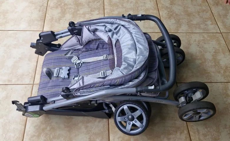 Carrinho de Bebê + Bebê Conforto - Foto 2